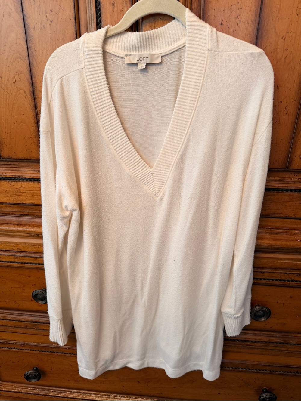 LOFT Off-White V-Neck Lightweight Pullover Sweater